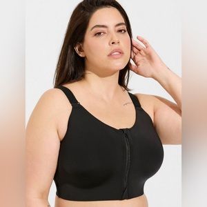 Torrid NWT High Impact Wireless Zip Front Sports Bra